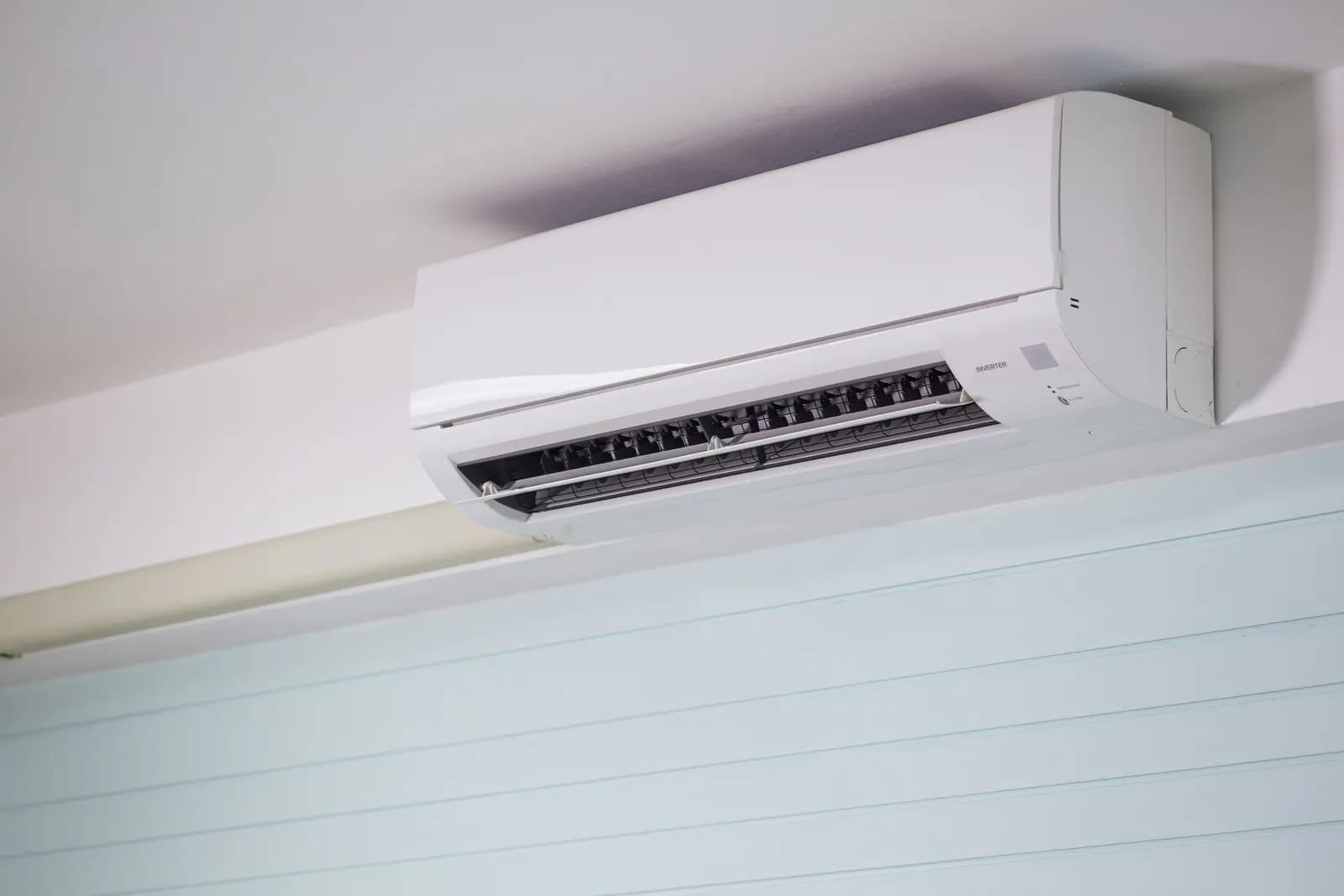 Wandmodel airconditioning in een interieur